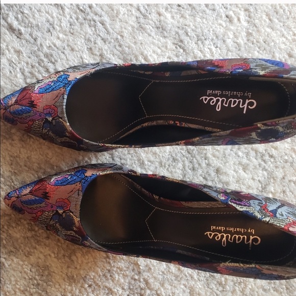 Patterned statement pump - Picture 3 of 4